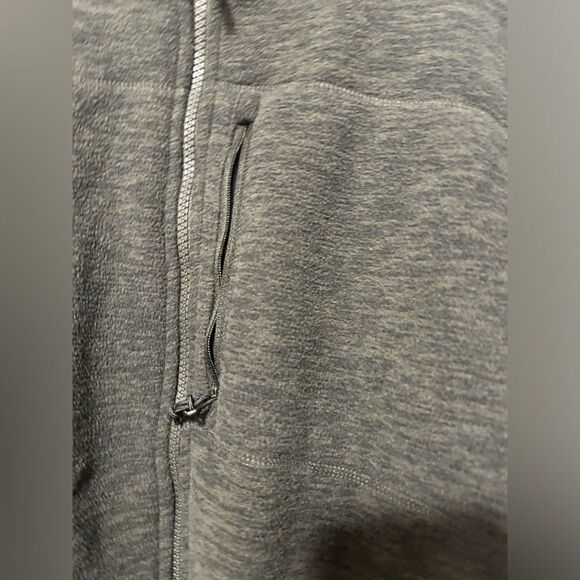 32 Heat EUC Zip-up sweater - Picture 5 of 8